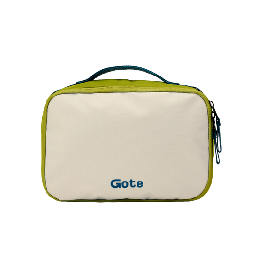 Gote Hanging Travel Pouch