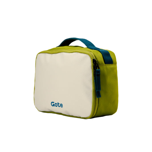 Gote Hanging Travel Pouch