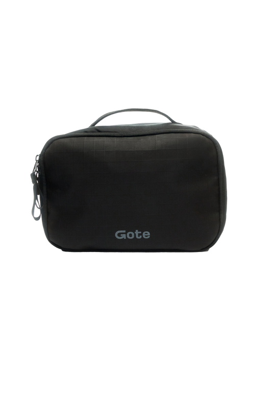 Gote Hanging Travel Pouch