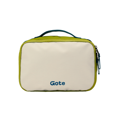 Gote Hanging Travel Pouch