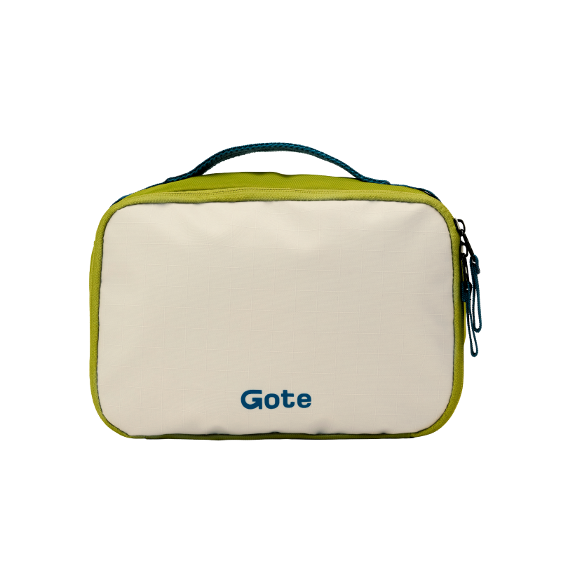 Gote Hanging Travel Pouch