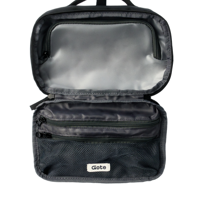 gote-hanging-travel-pouch-opened-details