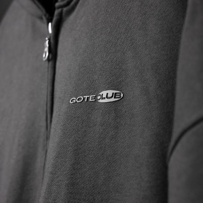 gote-two-way-zip-cropped-hoodie-logo-details